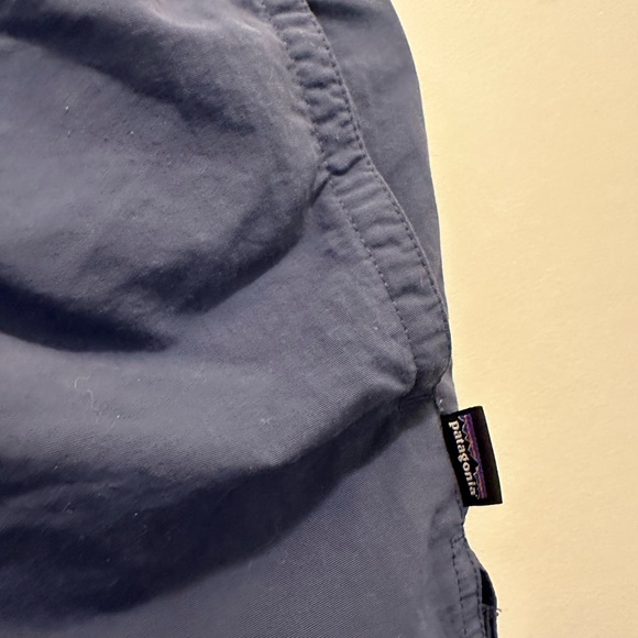 Patagonia 2.5” barely baggies women - Picture 2 of 3